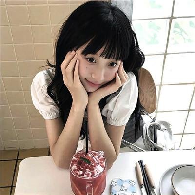 娇憨女郎